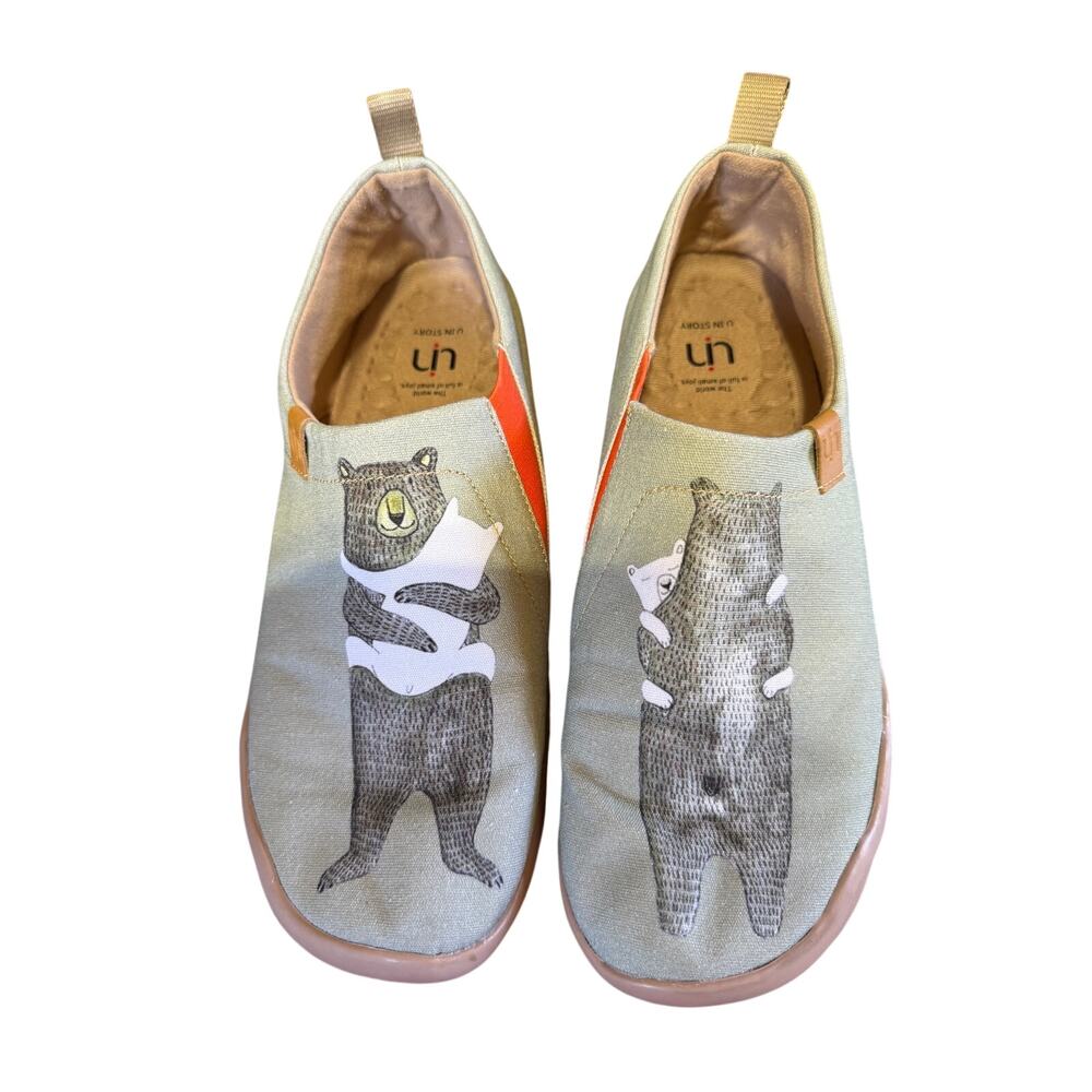 UIN Footwear Women’s Slip On Bear’s Hug Shoes Size 8.5